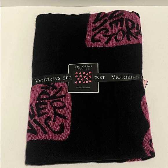 Victoria's Secret Other - NWT Victoria’s Secret Black Friday Cozy Throw Blanket